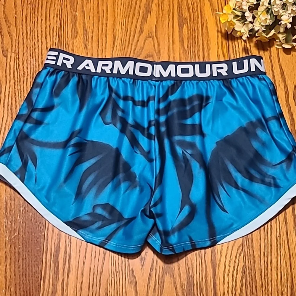 Under Armour Athletic Shorts  - Girls XL